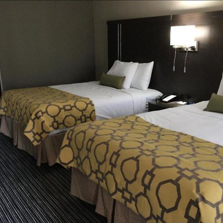 Baymont By Wyndham Topeka Bagian luar foto