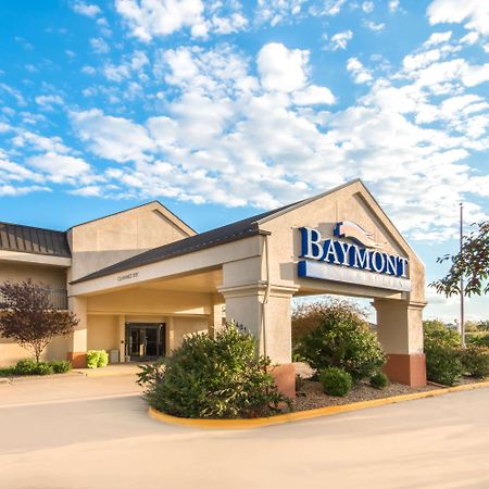 Baymont By Wyndham Topeka Bagian luar foto