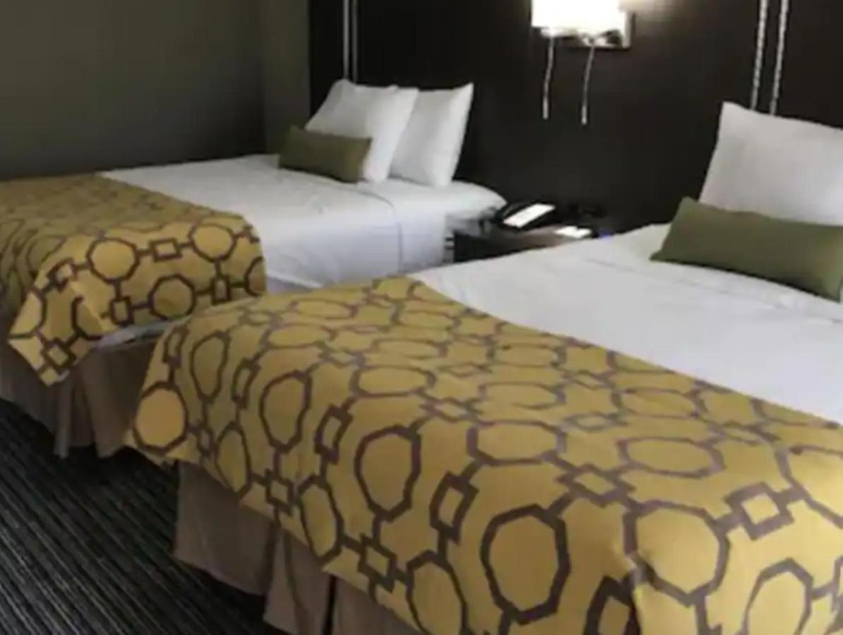 Baymont By Wyndham Topeka Bagian luar foto
