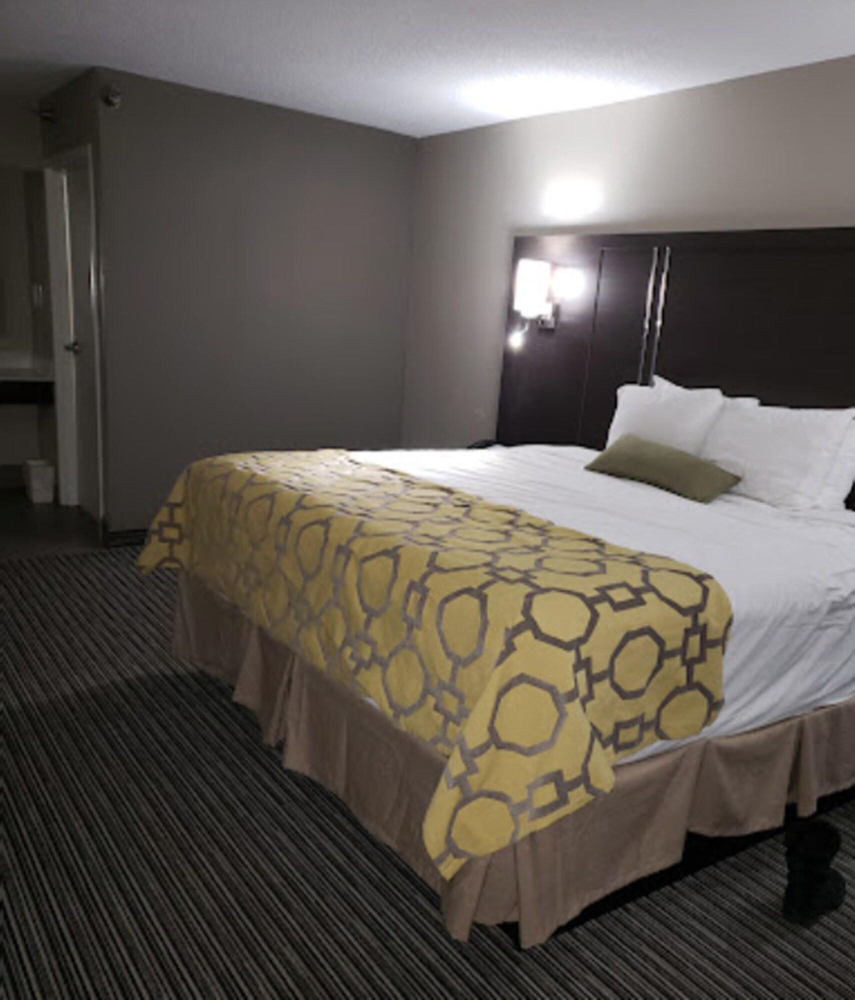 Baymont By Wyndham Topeka Bagian luar foto